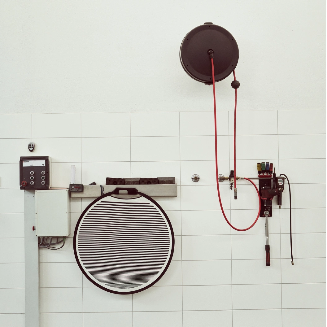 Professionelle Prüfgeräte in der Werkstatt Lotterschmid München